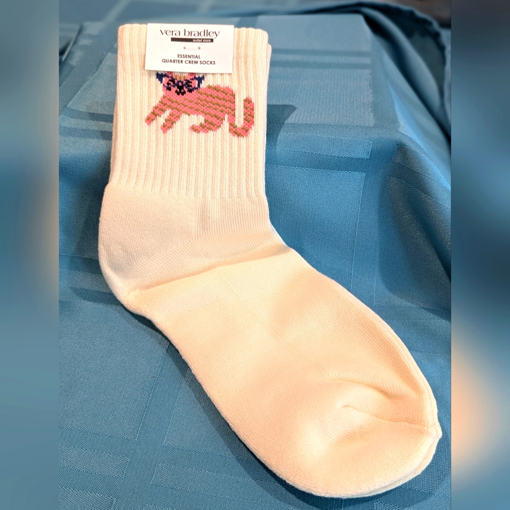 🆕 VERA BRADLEY Quarter Crew Cream Socks/Pink Cat Design
